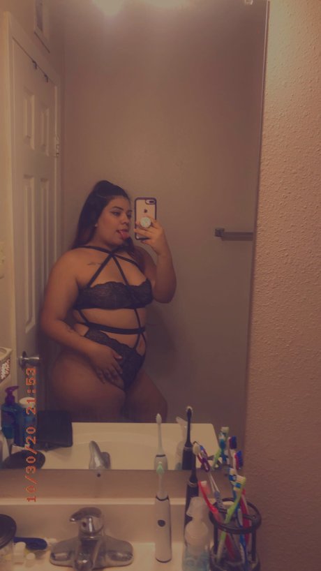 Renaa OnlyFans-Inhalte