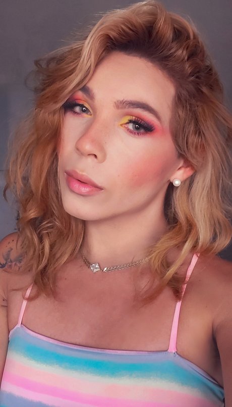 Pequena V nus OnlyFans Fotos