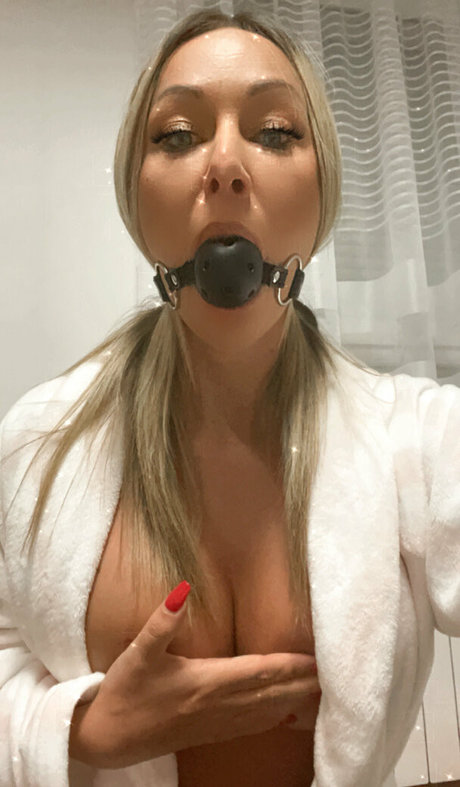 Macastar Brüste OnlyFans