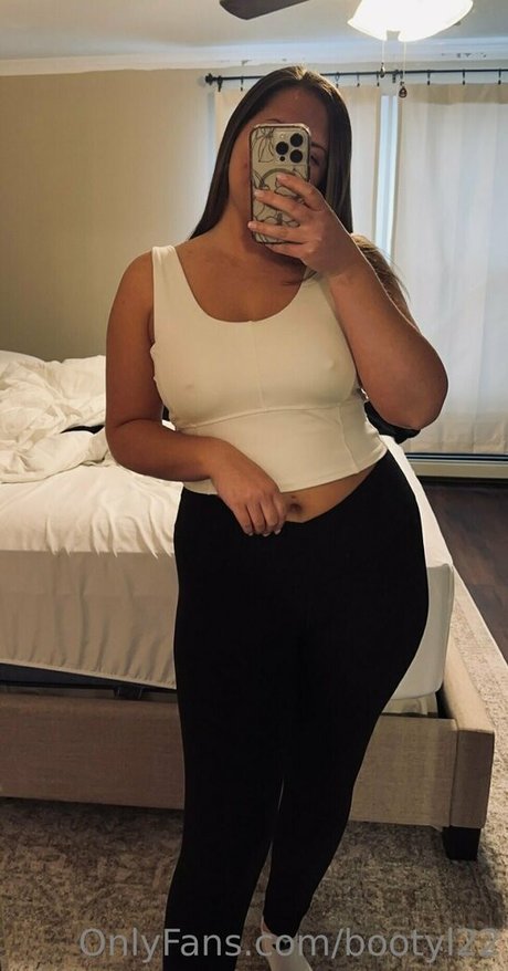 bootyl22 OnlyFans geleakte Brüste
