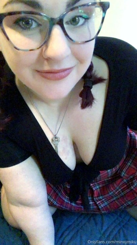 minxymiku OnlyFans Pornografie