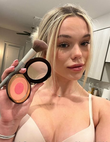 makeupwithmeredithh OnlyFans Leaks