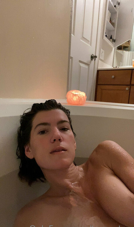 Taratea Nackt auf OnlyFans