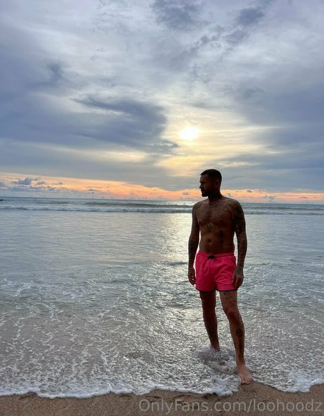 loohoodz OnlyFans Striptease