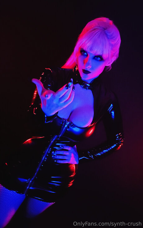 synth crush NurlyFans-Brüste