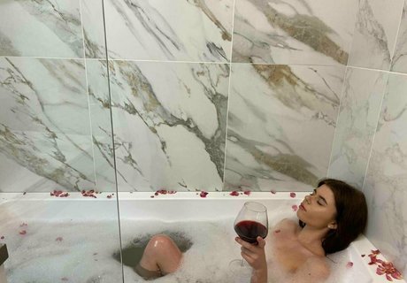 Vlaeria NurlyFans-Pornoleaks