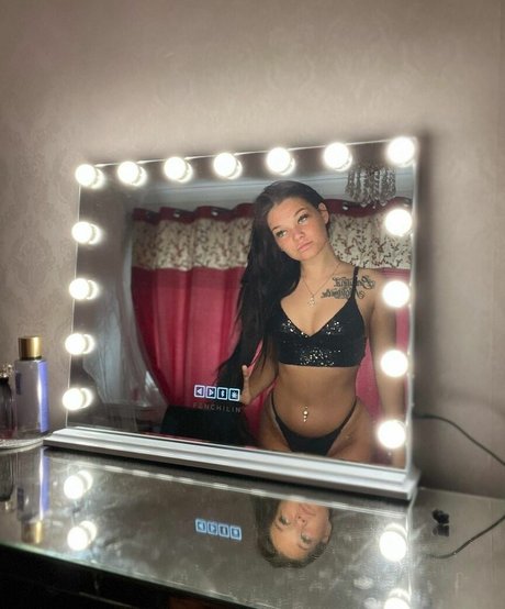 ell maceyx OnlyFans Striptease