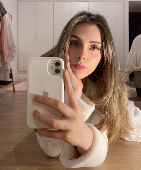 gebräunte onlyfans Kunstakt Bild