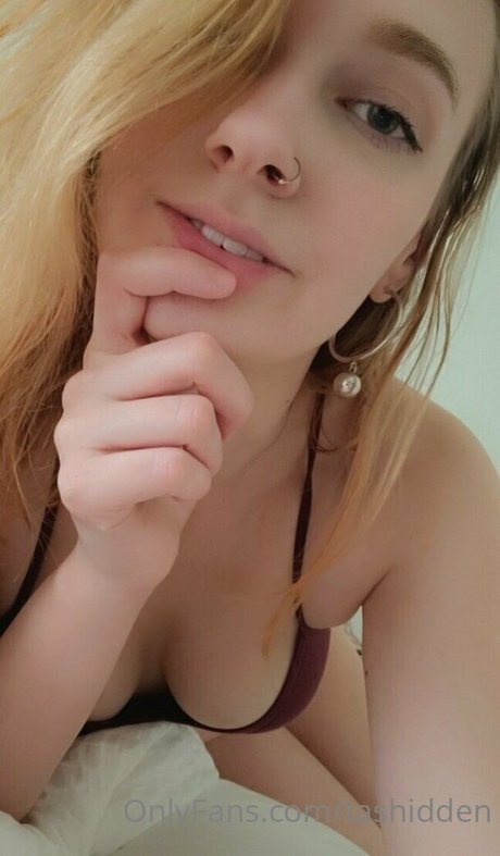 Tashidden OnlyFans Model Fotos