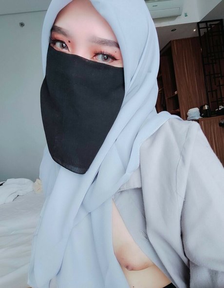 Hijab Camilla OnlyFans Model Bilder