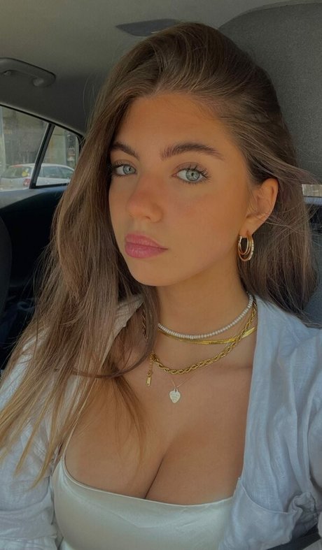 Ela Be eri OnlyFans Nacktbilder