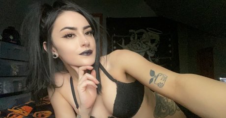 stonedinagraveyard Leaked OnlyFans Bilder