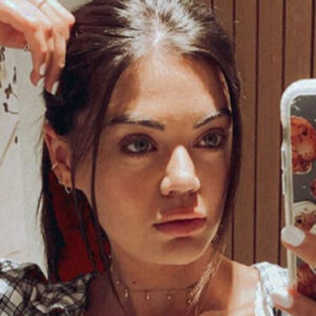 Emily Canham OnlyFans nackte Brüste