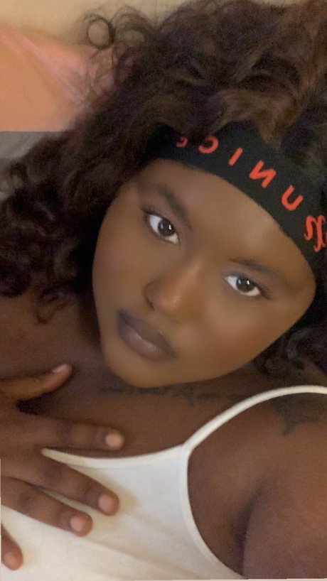 Khi_ Kostenlose OnlyFans-Inhalte