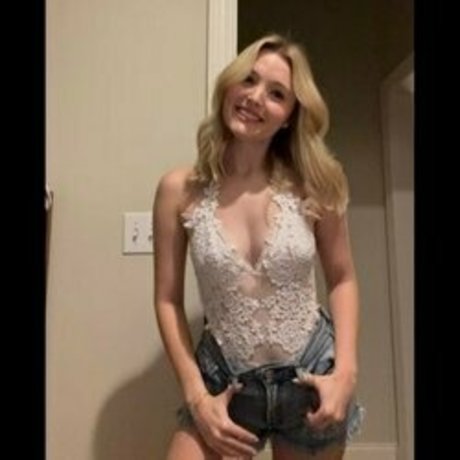 Claire Taylor OnlyFans Leaj