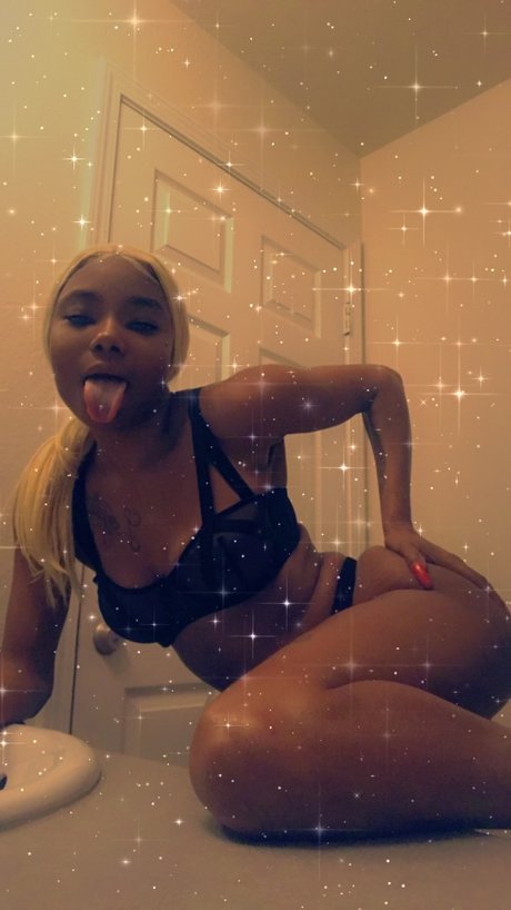 MS Tinnyy OnlyFans geleakt.