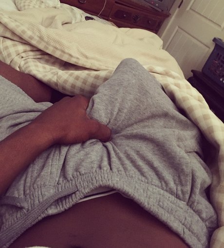 DingDong Black OnlyFans-Fotos