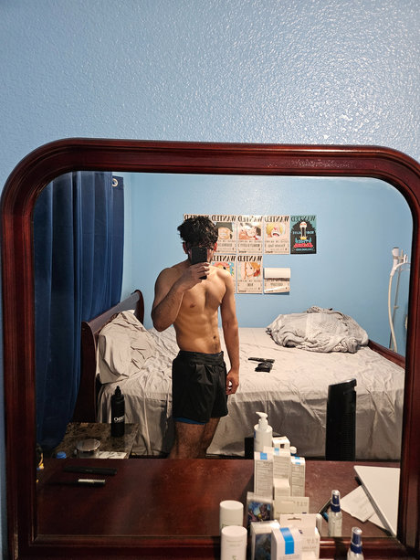 Hungcollegeguy4 OnlyFans Strip