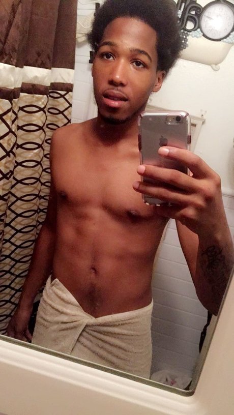 Nauti E Nackt auf OnlyFans