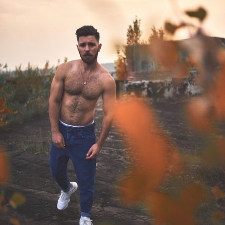 Vasyl OnlyFans Brüste Bild