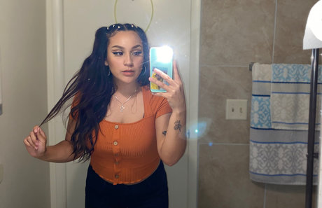 Jass OnlyFans nackte Brüste