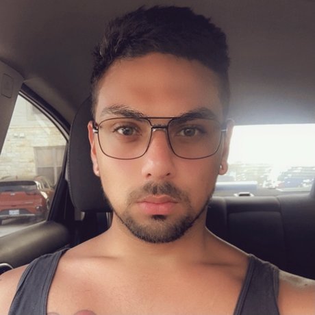 Roel Risqu_ OnlyFans-Bilder