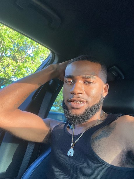 Yung Bull_ Nacktbilder von OnlyFans geleakt