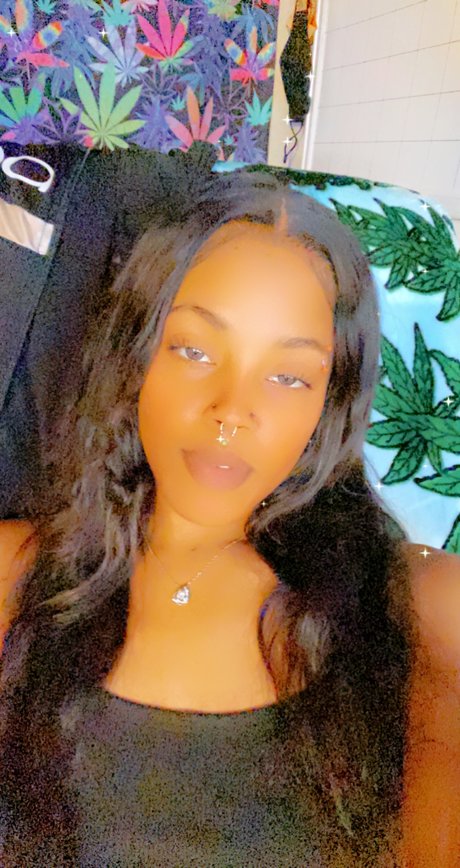 SweetAxxGoldie OnlyFans XXX