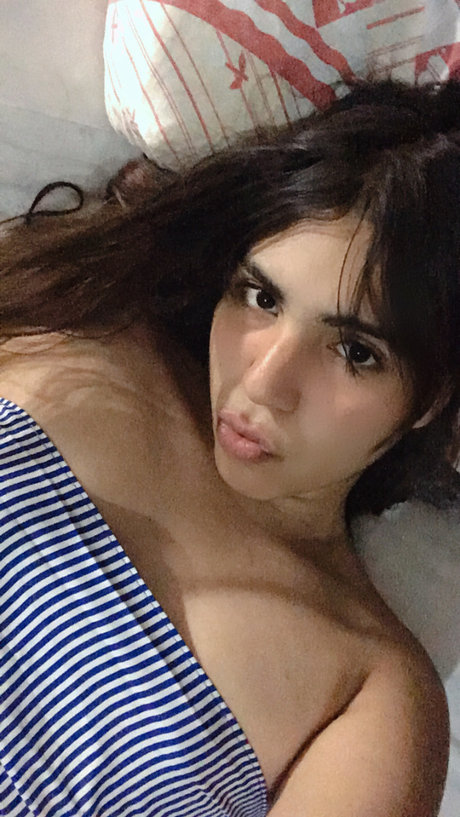 K I K A Füße OnlyFans