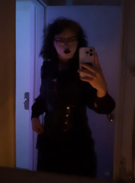 Miles Mortuary OnlyFans Bilder nackt