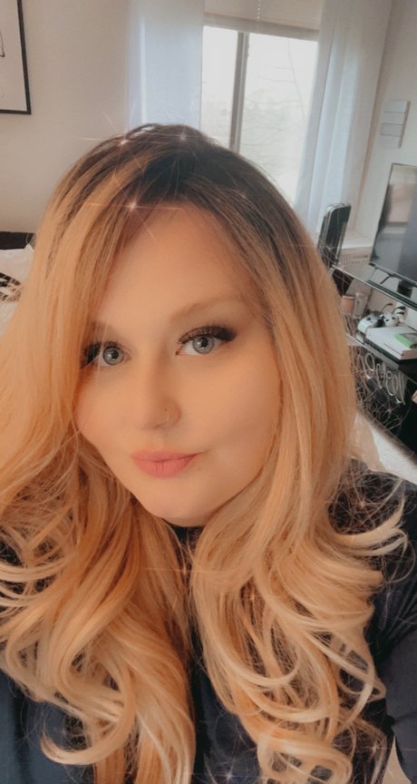 Tatted Baby Cakes Nacktbilder von OnlyFans