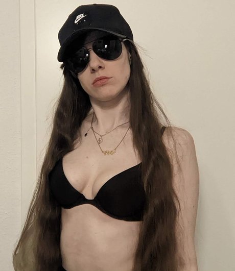 Thora Nacktbilder von OnlyFans