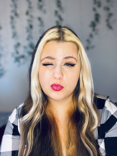 Luna 3 0 OnlyFans nackt