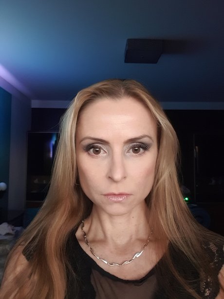 Kyra Kim Berlin Neue geleakte OnlyFans-Inhalte