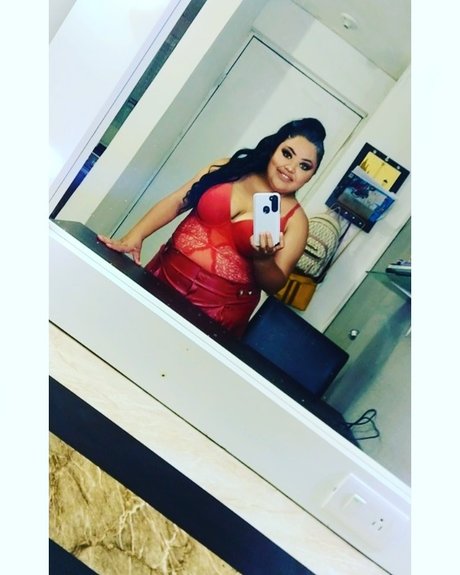 ROUX OnlyFans Brüste Bild