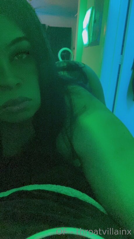 THROAT VILLAIN Nacktbilder auf OnlyFans