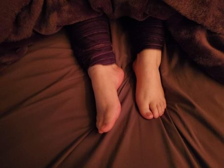 Tiny Toes Nacktbilder von OnlyFans geleakt