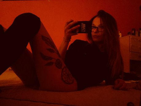 Tiny Klo Nacktbilder von OnlyFans