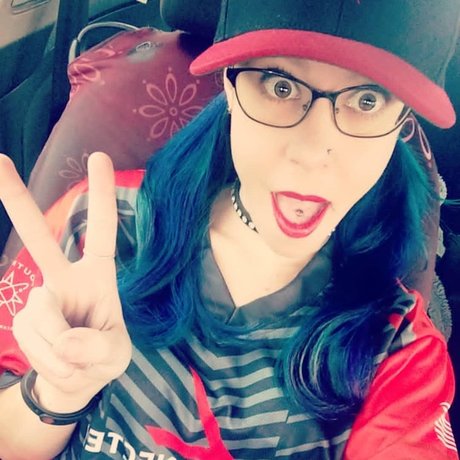 Tink R Kill_ OnlyFans nackte Brüste