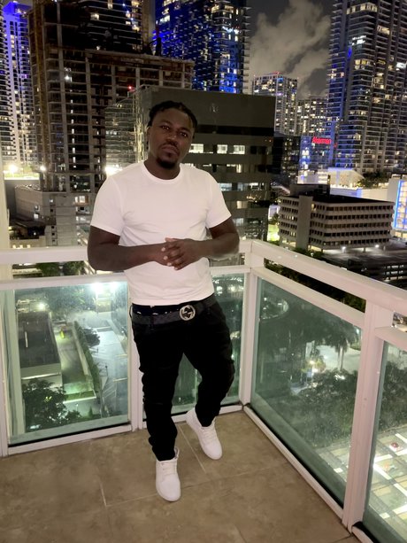 Bag Talk OnlyFans Bilder