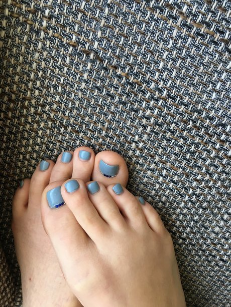 Some shy toes OnlyFans Leaks Nacktbilder