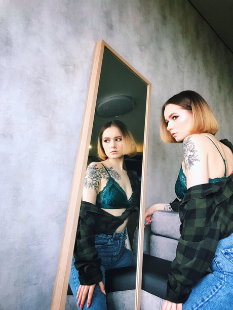 Viksi Nacktpornos auf OnlyFans