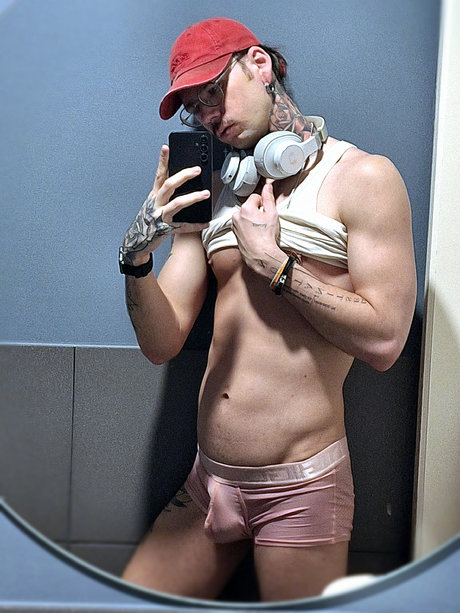 N I C K 10_ Nacktpornos auf OnlyFans