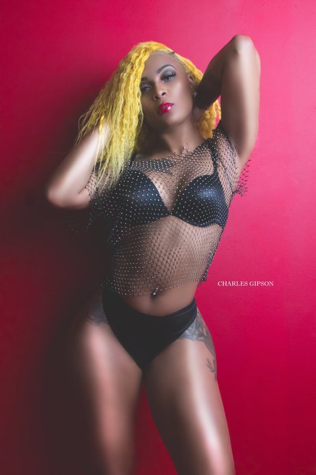 Semora OnlyFans Striptease