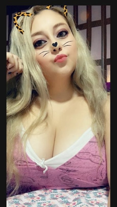 Nikki Moonshine Nacktpornos auf OnlyFans