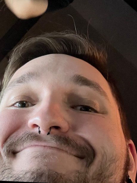 Tomchix Nacktpornos auf OnlyFans