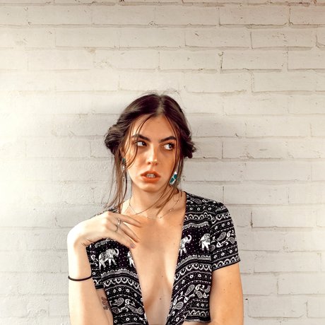 Rogue Hardy OnlyFans Arsch Leak