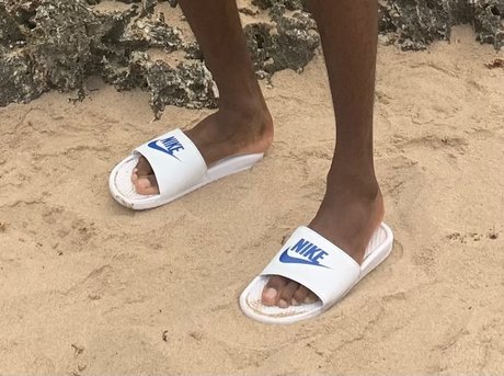 Only Feet_ OnlyFans Bilder geleakt