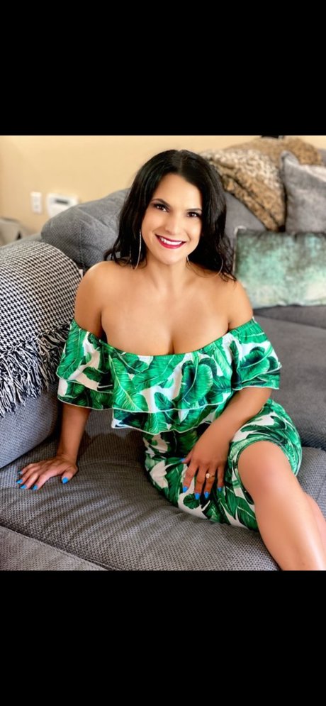 Mio Moore Oben ohne OnlyFans