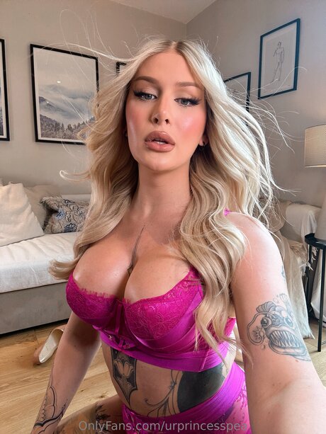 Mummy Hung British TS Model OnlyFans Foto